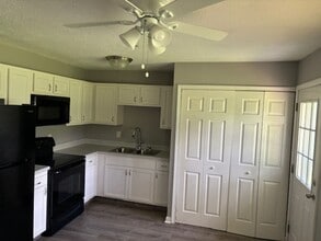 559 Keys Dr in Elyria, OH - Building Photo - Building Photo