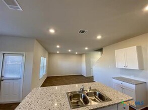 442 Orion Dr in New Braunfels, TX - Foto de edificio - Building Photo