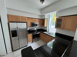 2146 Van Buren St, Unit 402 in Hollywood, FL - Building Photo - Building Photo