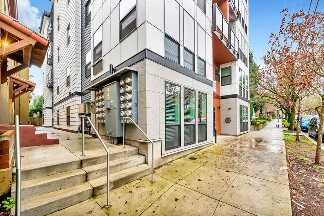 1834 Apartments in Portland, OR - Foto de edificio - Building Photo