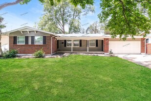 2325 Vorhof Dr in St. Louis, MO - Building Photo