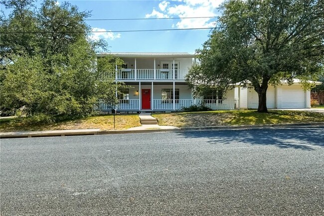 1011 Berrywood Dr in Austin, TX - Foto de edificio - Building Photo