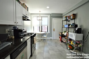 1680 Commonwealth Ave, Unit 3 Apartamentos