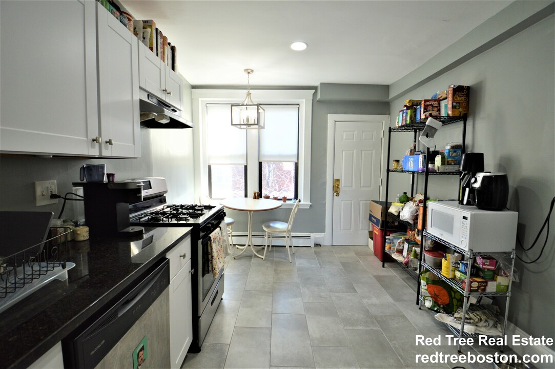 1680 Commonwealth Ave, Unit 3 in Boston, MA - Building Photo