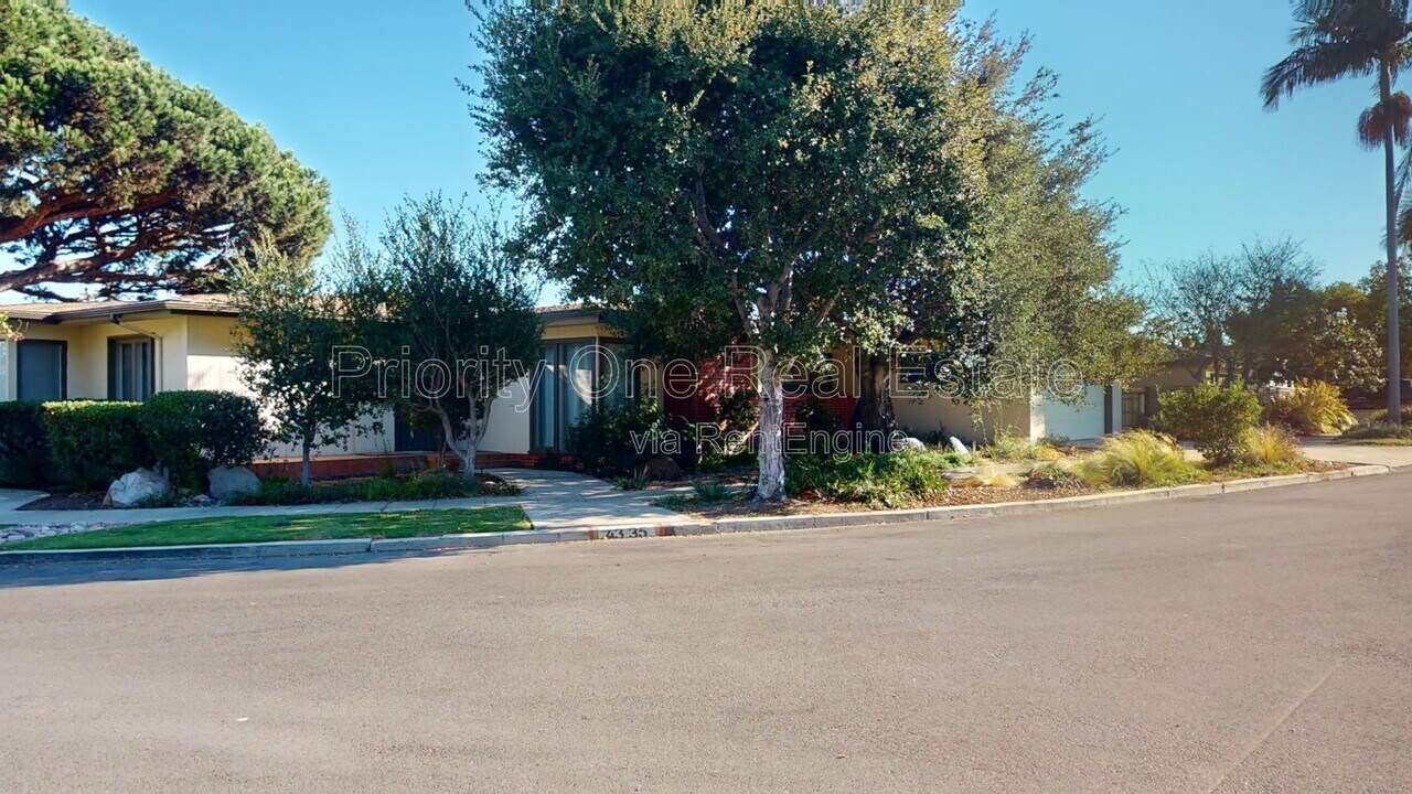 4335 Ridgeway Dr in San Diego, CA - Building Photo