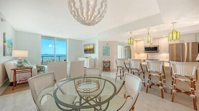 800 N Tamiami Trl, Unit 1111 in Sarasota, FL - Building Photo - Building Photo