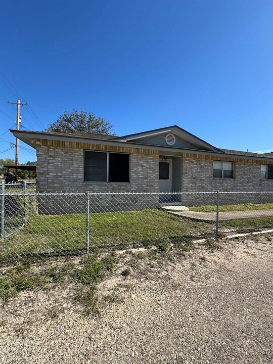 402 W 10th St in Del Rio, TX - Foto de edificio