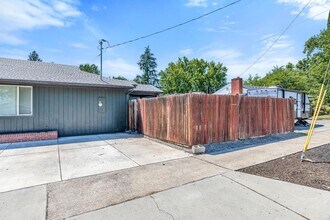 903 Winchester Ave in Medford, OR - Building Photo - Building Photo