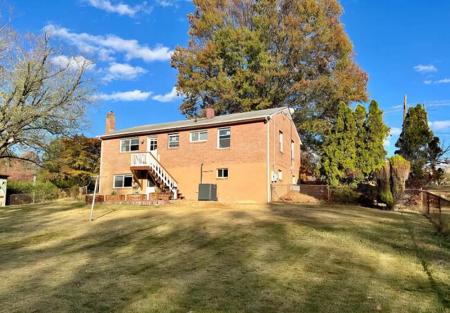 338 Brightseat Rd in Hyattsville, MD - Building Photo - Building Photo