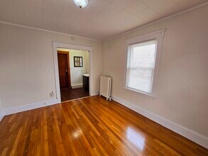 24 Cushing St, Unit 2 in Quincy, MA - Building Photo - Building Photo