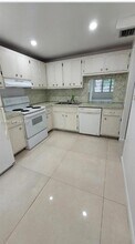 445 NE 195th St, Unit 127 in Miami, FL - Building Photo - Building Photo