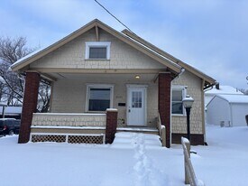 2121 2nd St SE in Canton, OH - Building Photo