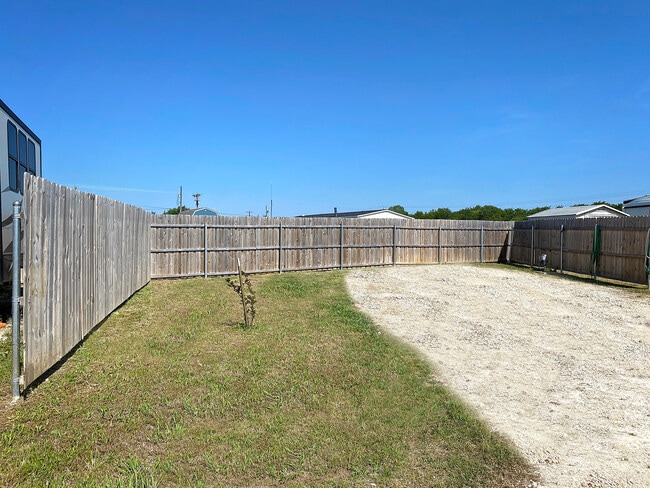 4341 FM917, Unit Lot B