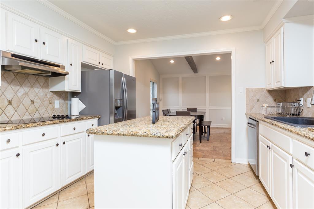 14402 Chevy Chase Dr in Houston, TX - Building Photo