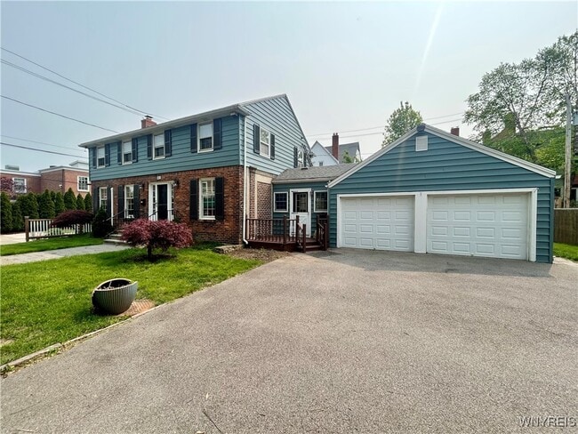 42 Oakland Pl in Buffalo, NY - Building Photo - Building Photo