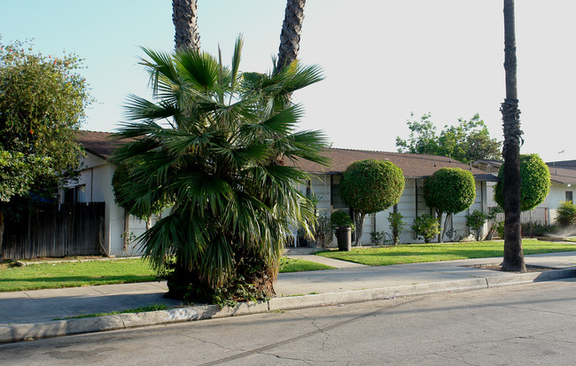 2103 E Almont Ave in Anaheim, CA - Building Photo - Building Photo