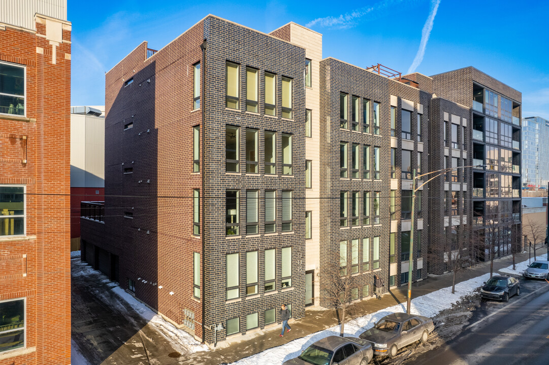 1008 N Larrabee St in Chicago, IL - Building Photo