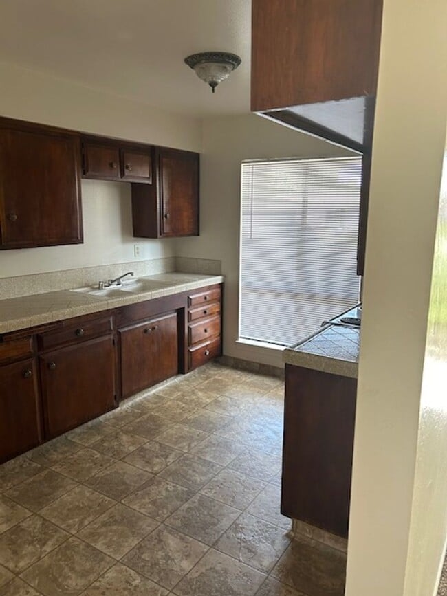 1122 Washington Ave in Bakersfield, CA - Building Photo - Building Photo