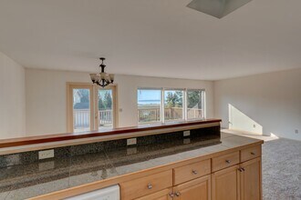 1094 S Halsey Dr in Coupeville, WA - Building Photo - Building Photo