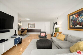 7949 Selma Ave in Los Angeles, CA - Building Photo - Building Photo