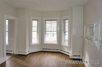 29-31-31 Maple St in Waltham, MA - Building Photo - Building Photo