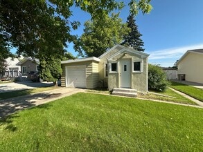 404 12th Ave SW in Minot, ND - Building Photo - Building Photo