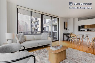235 W 48th St in New York, NY - Building Photo - Building Photo