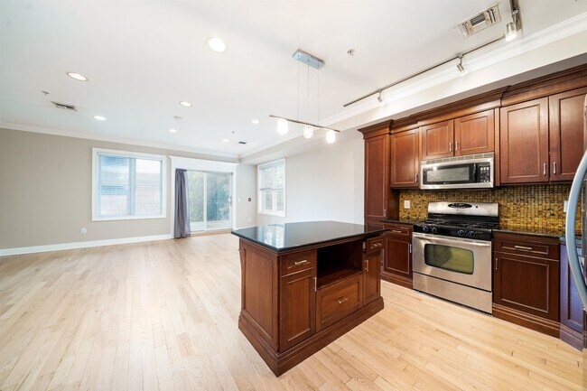 180 19th St-Unit -1 in Union City, NJ - Building Photo - Building Photo