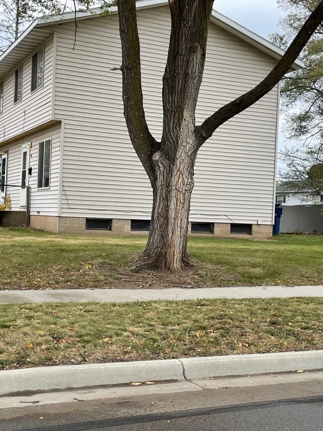 3001 7th St N in St. Cloud, MN - Building Photo - Building Photo