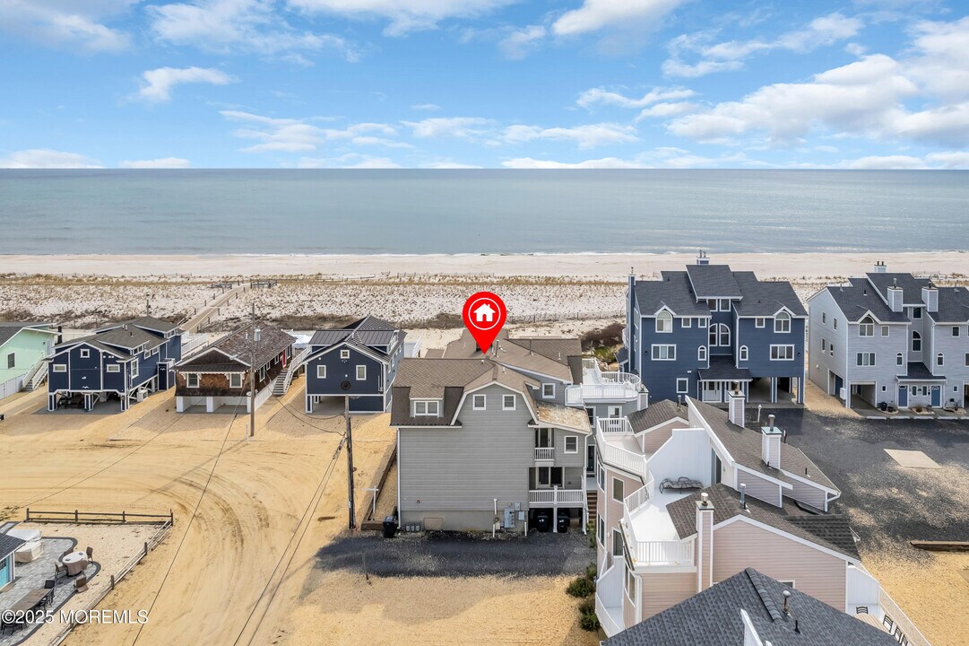 15 E Tuna Way in Lavallette, NJ - Building Photo