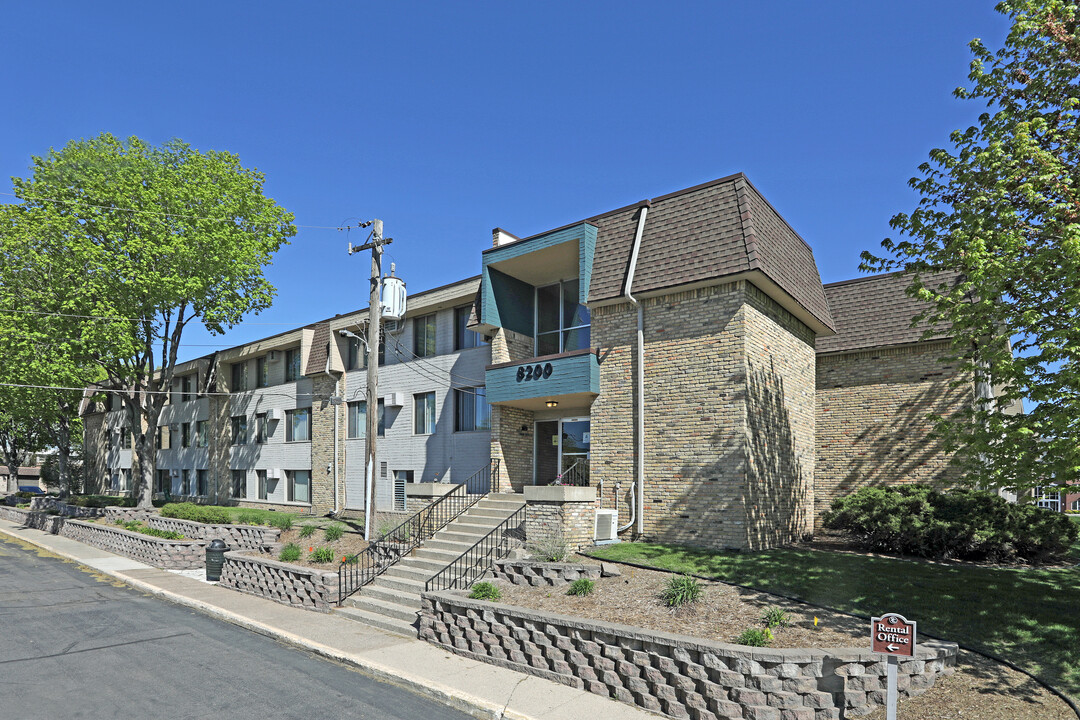 Stanley Court Apartments Photo