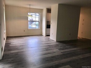 194 E Main St, Unit 19 in Walden, NY - Foto de edificio - Building Photo