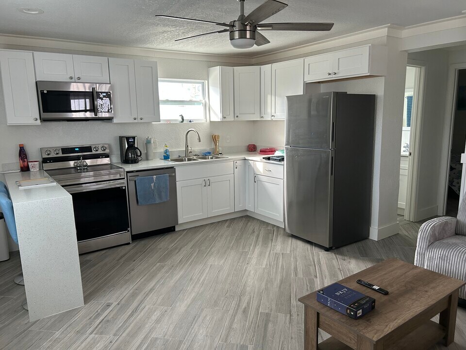 145 Anchorage St, Unit bestie in Fort Myers Beach, FL - Building Photo