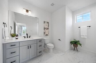 6404 Highland Pine Ln in Houston, TX - Building Photo - Building Photo