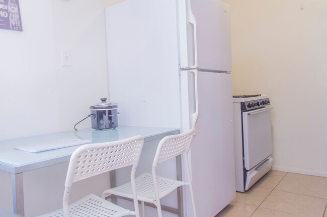 1637 Berkeley St in Santa Monica, CA - Building Photo - Building Photo