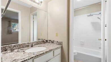 10810 Sugar Hill Dr in Houston, TX - Building Photo - Building Photo
