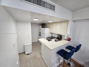 450 SW 3rd St in Miami, FL - Building Photo - Building Photo