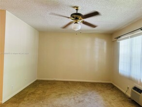 200 SW 132nd Way in Pembroke Pines, FL - Building Photo - Building Photo