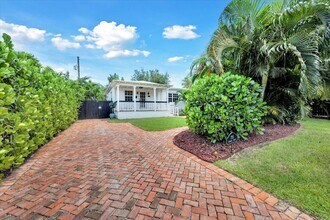 735 Newark St in West Palm Beach, FL - Building Photo - Building Photo