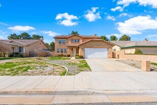 45817 Coventry St in Lancaster, CA - Building Photo