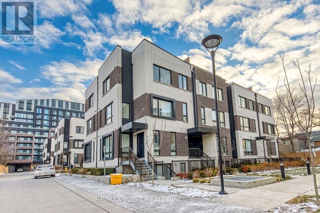 30 Ed Clark Gdns in Toronto, ON - Building Photo - Building Photo