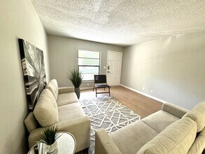 7090 Wiley Rd in Jacksonville, FL - Building Photo - Building Photo