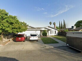 930 Hartley Ln in Turlock, CA - Building Photo