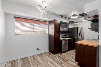 2625 E Indian School Rd in Phoenix, AZ - Building Photo - Building Photo