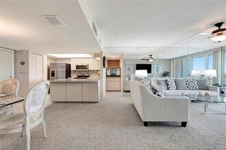 500 Treasure Island Causeway in Treasure Island, FL - Building Photo - Building Photo