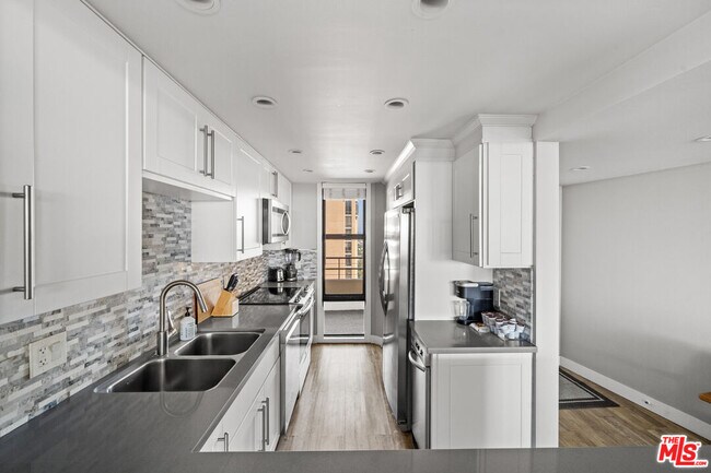 4314 Marina City Dr in Marina Del Rey, CA - Building Photo - Building Photo