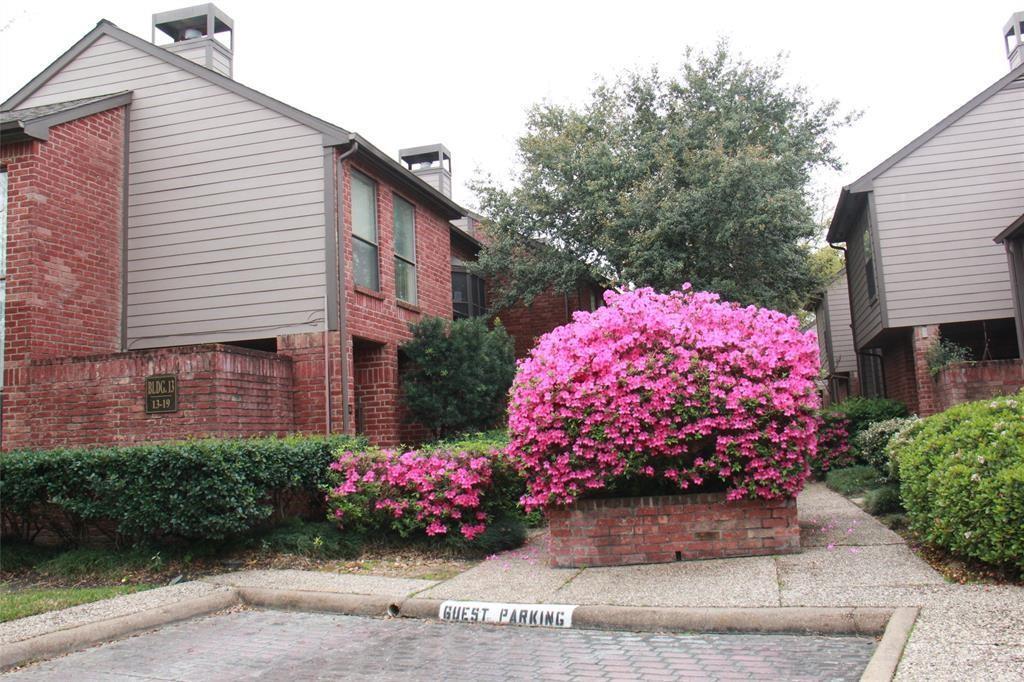 7447 Cambridge St in Houston, TX - Building Photo