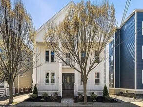 27 Hancock St, Unit 2 in Salem, MA - Building Photo - Building Photo