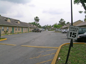 Park On Wallis Apartment Homes in West Palm Beach, FL - Building Photo - Building Photo