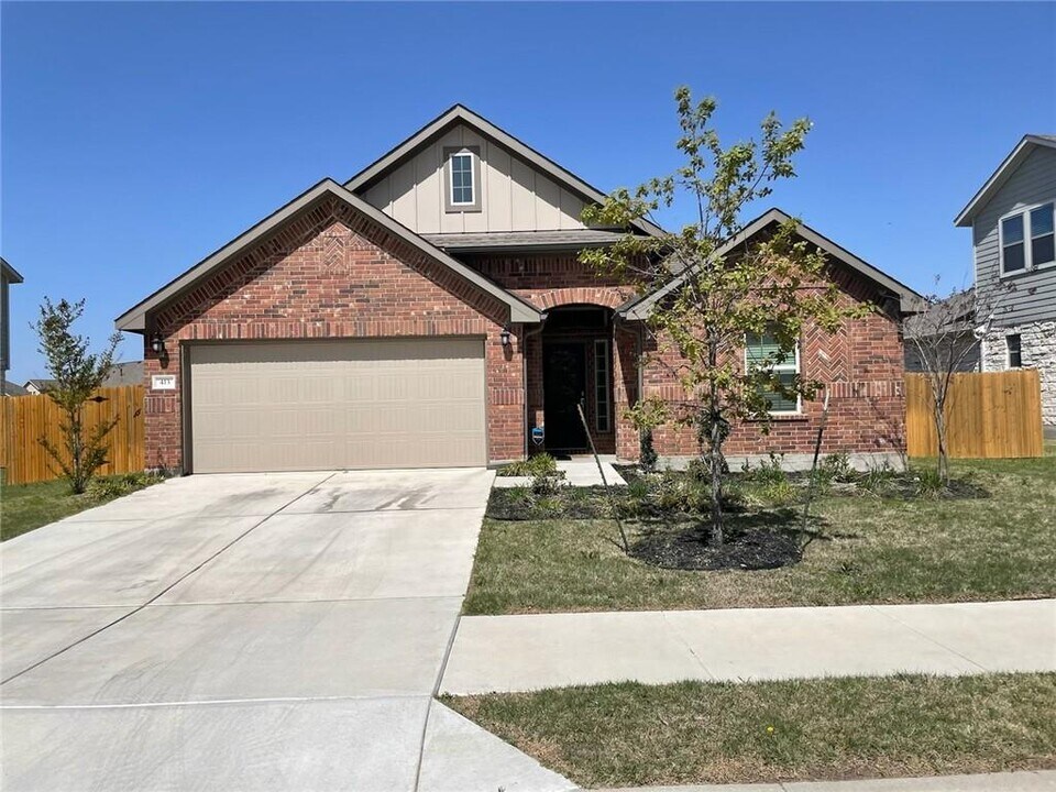 413 Hereford Lp in Hutto, TX - Building Photo